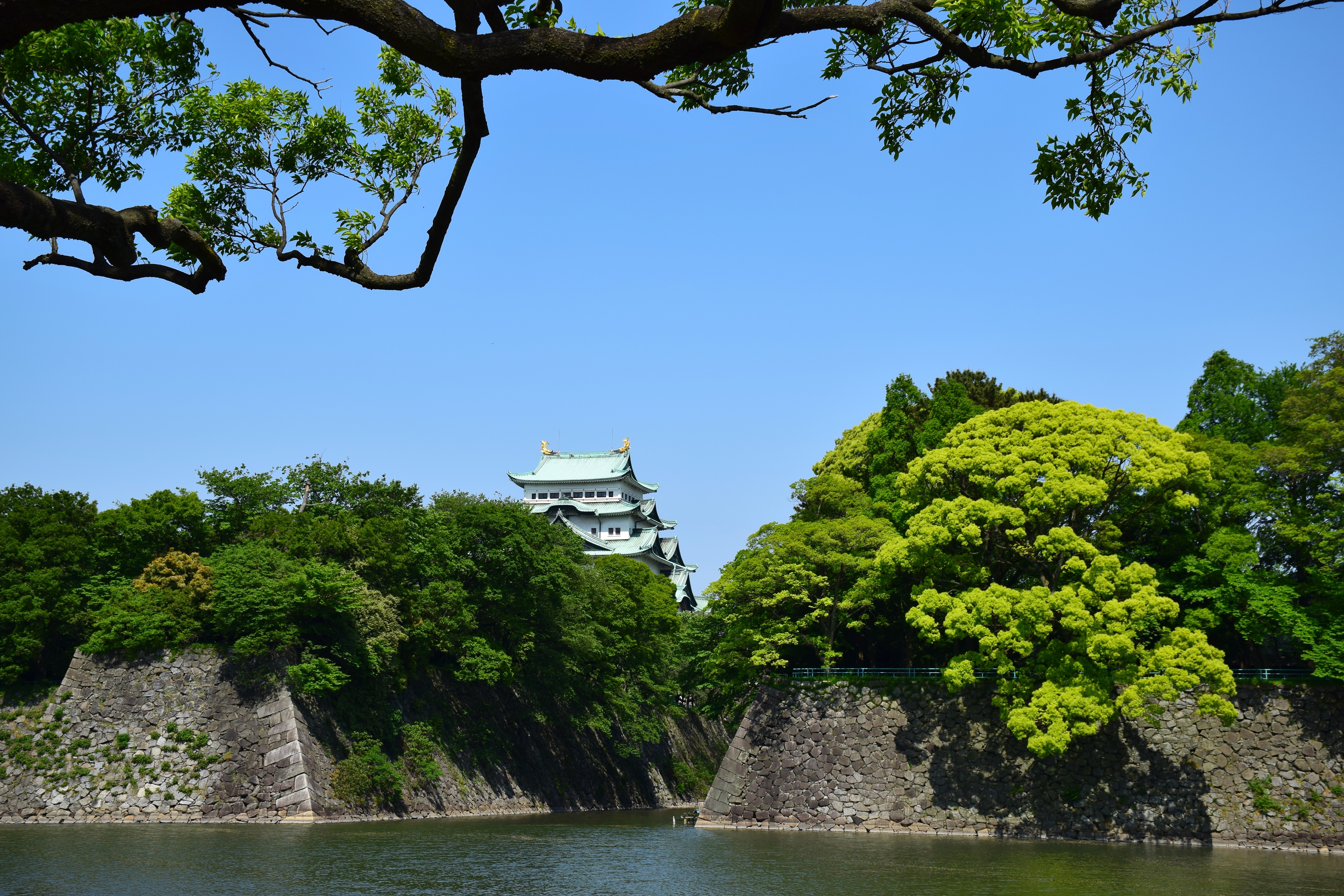 石垣は、西国など20大名の分担工事だった