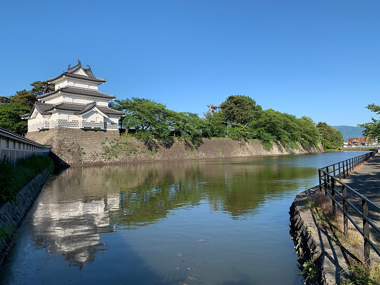天守の敷地は「現役の自衛隊駐屯地」