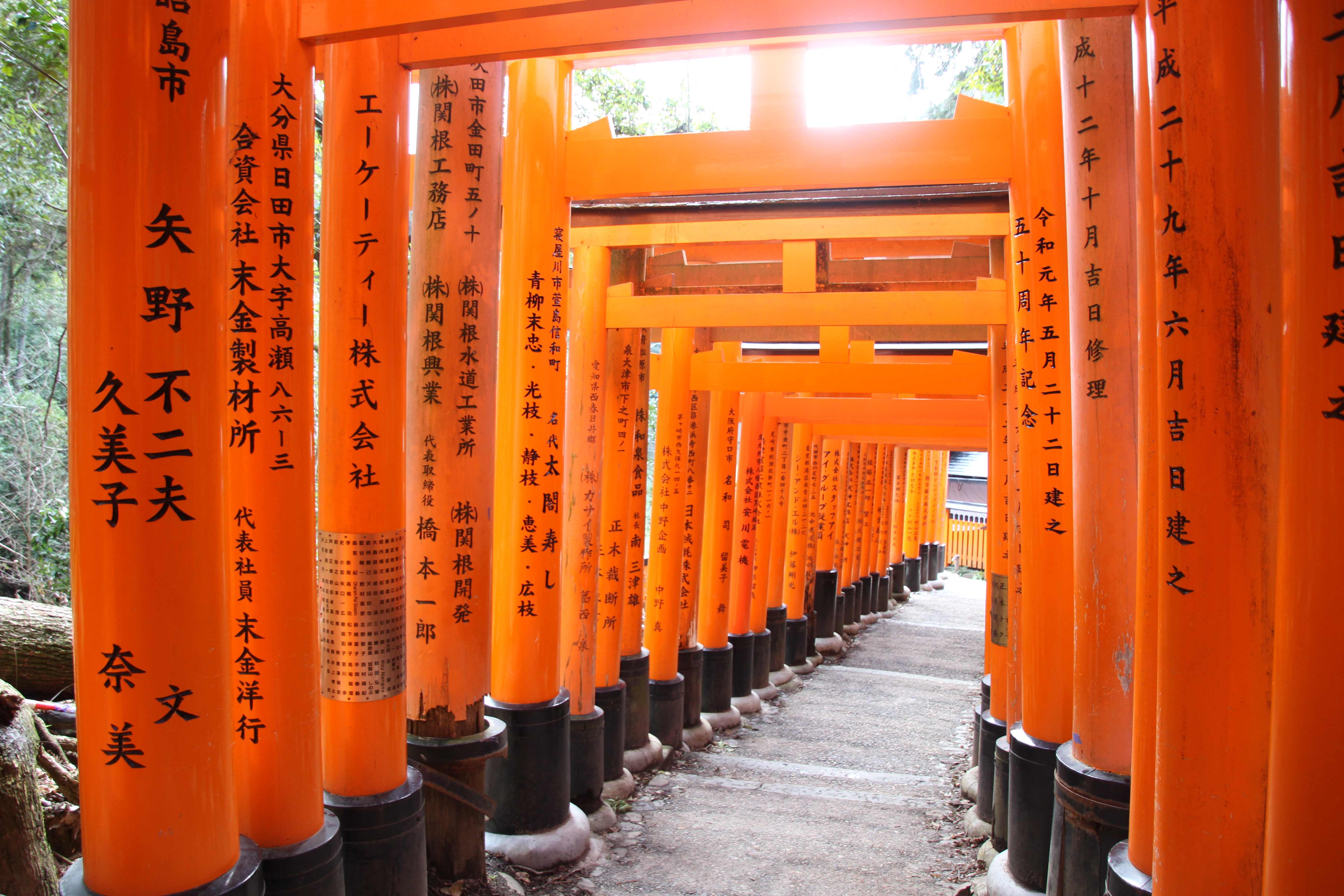 千本鳥居は「願いが通った」証のスポンサー広告