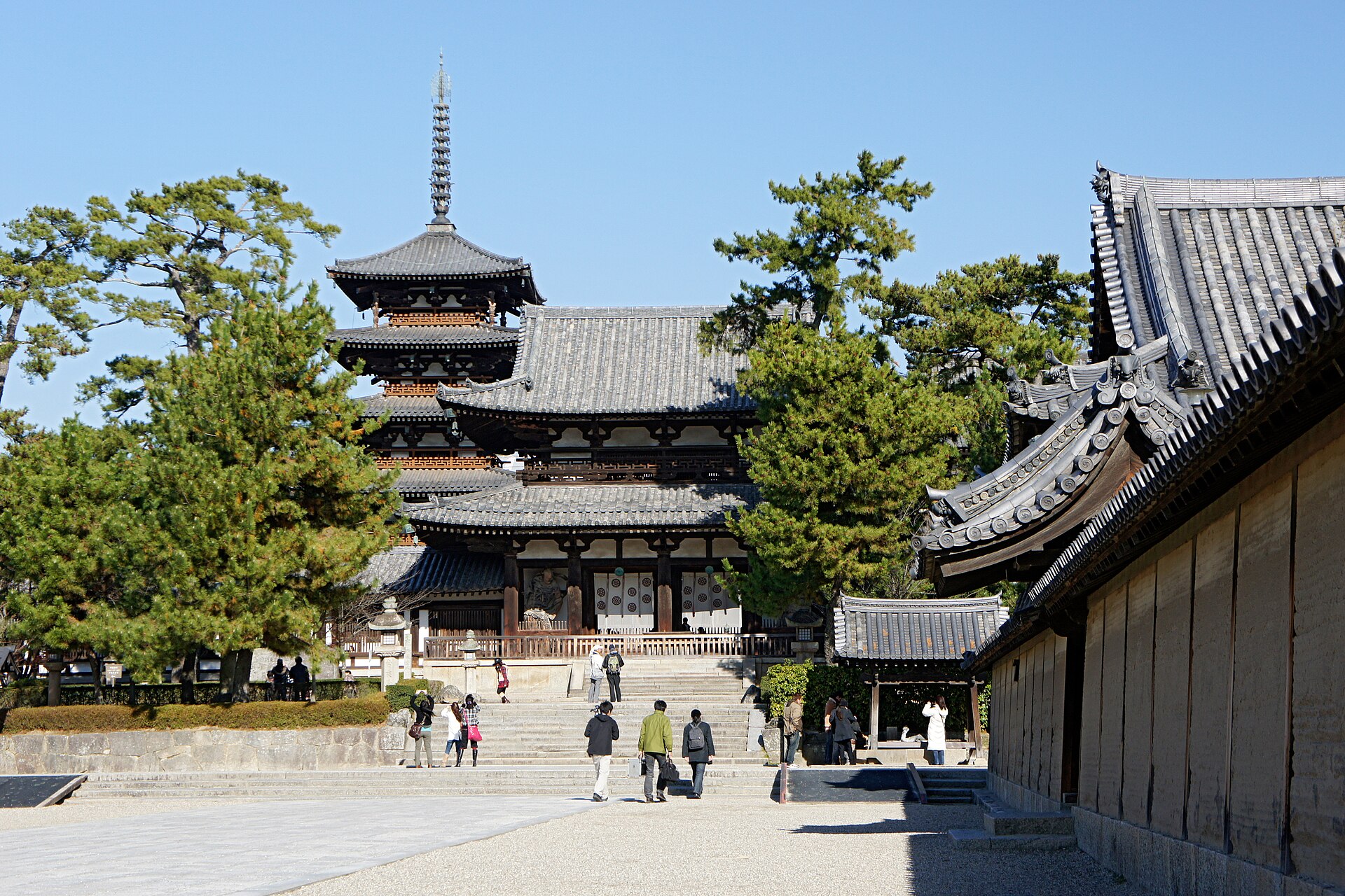 なぜ「左右非対称」なのか？ 天才的な視覚マジック